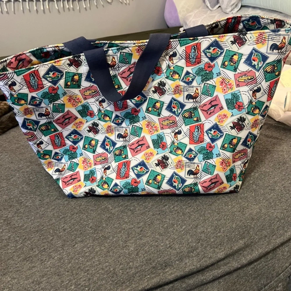 Vera Bradley Large Cuban Stamps Tote. EUC